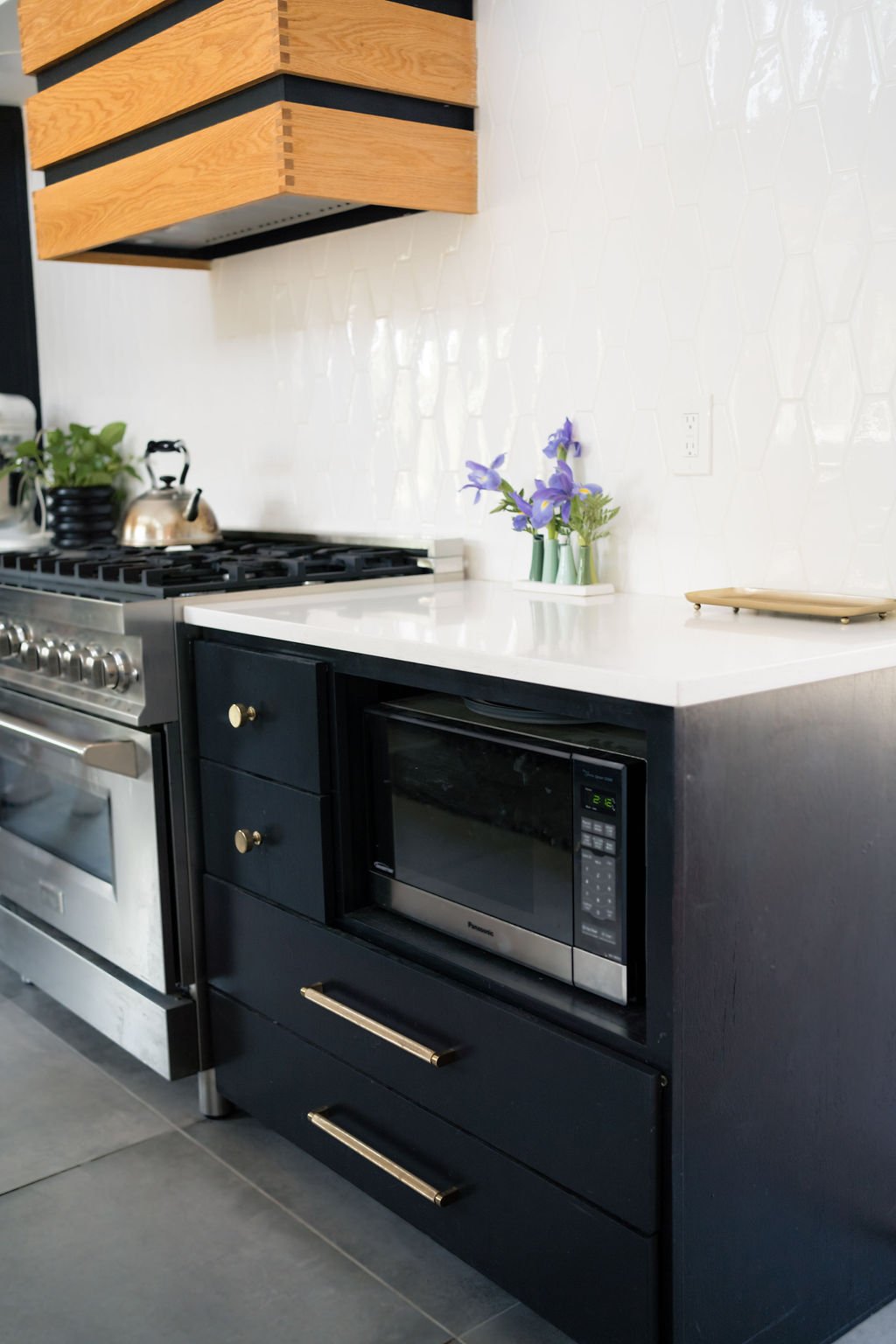 Black lower cabinets in a mid-century modern kitchen remodel.